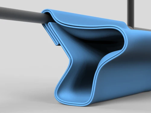 Eine 3D-Rendering Nahansicht eines blauen Morari Stool XT, der an einem Haltestellengeländer befestigt ist.